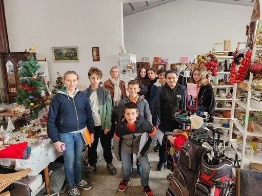 Les élèves dans le magasin